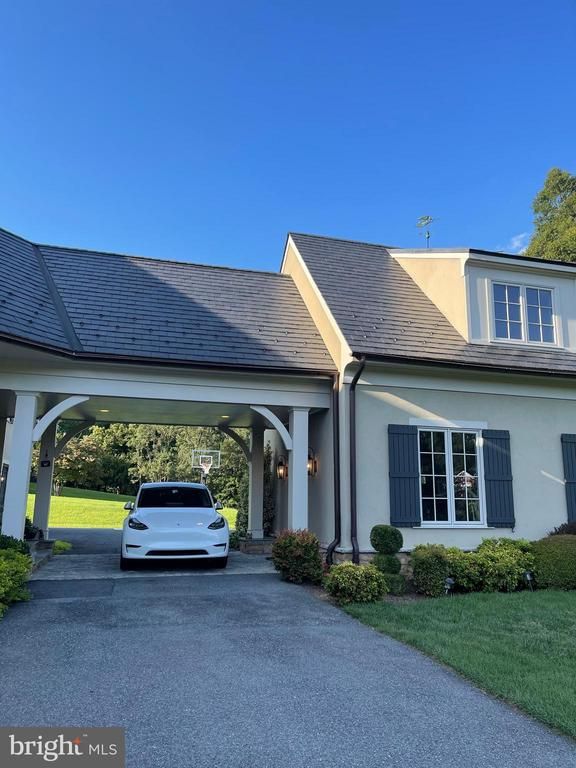 10601 Red Barn Ln, Potomac, MD 20854