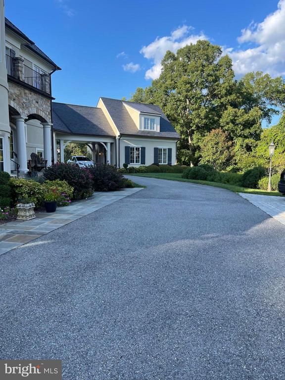 10601 Red Barn Ln, Potomac, MD 20854