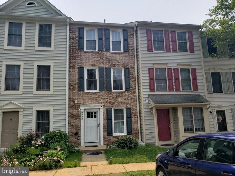 7840 Liberty Springs Cir, Alexandria, VA 22306