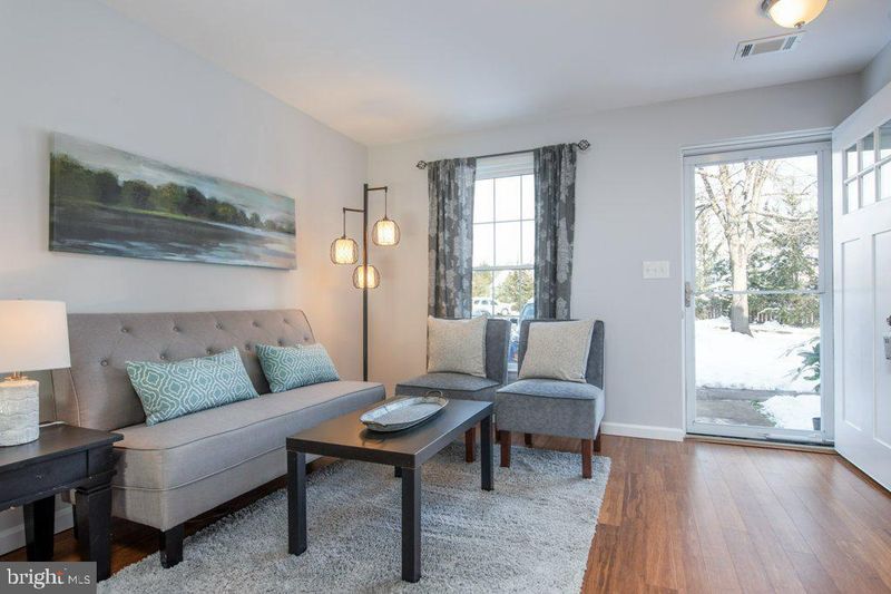 7840 Liberty Springs Cir, Alexandria, VA 22306