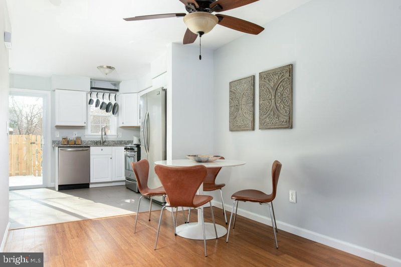 7840 Liberty Springs Cir, Alexandria, VA 22306
