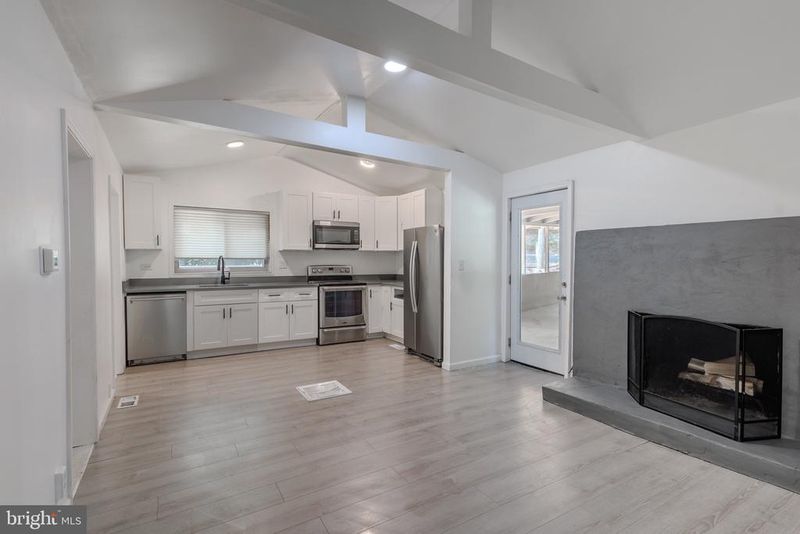 11909 Waterside Dr, Manassas, VA 20112