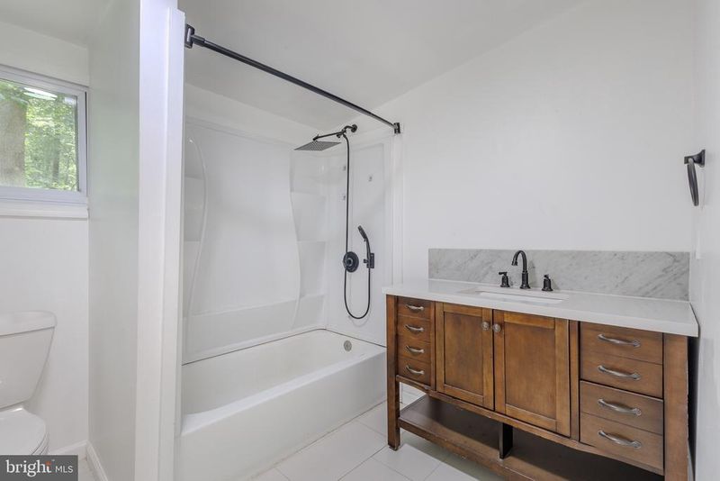 11909 Waterside Dr, Manassas, VA 20112