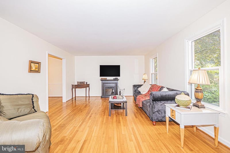 7111 Cheshire Ct, Alexandria, VA 22307