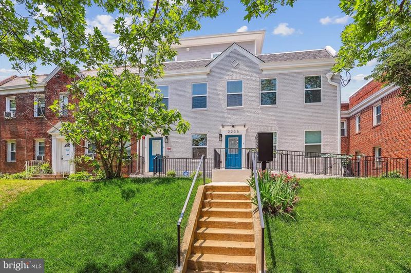 2236 40th St NW #1, Washington, DC 20007