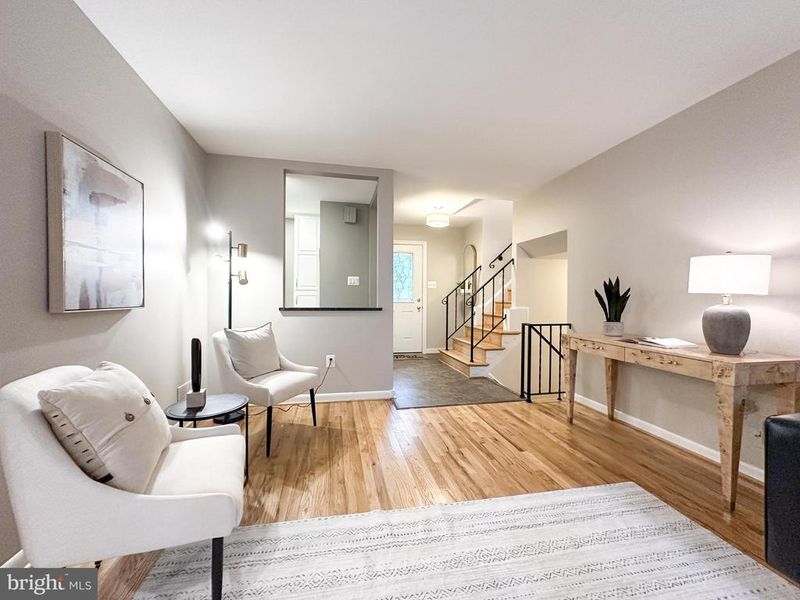 2241 Senseney Ln, Falls Church, VA 22043