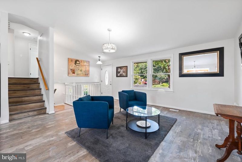 17528 Collier Cir, Poolesville, MD 20837