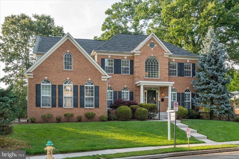 6825 Williamsburg Blvd, Arlington, VA 22213