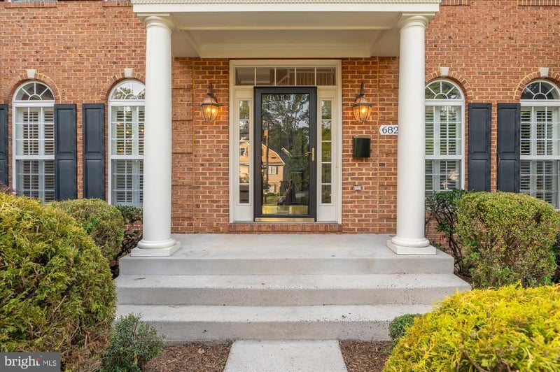 6825 Williamsburg Blvd, Arlington, VA 22213