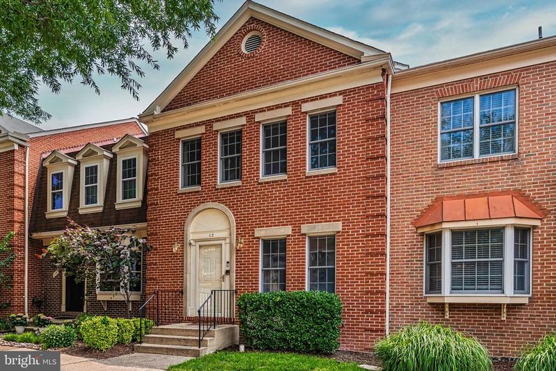 112 Gretna Green Ct, Alexandria, VA 22304