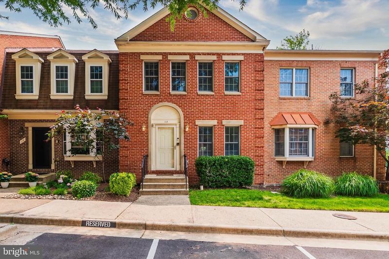 112 Gretna Green Ct, Alexandria, VA 22304