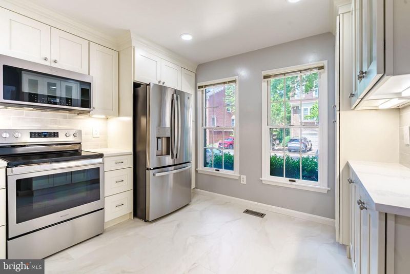 112 Gretna Green Ct, Alexandria, VA 22304