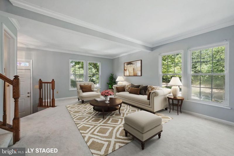7320 Hartshorne Sq, Alexandria, VA 22315