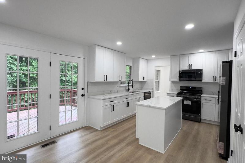 8916 Gladeside Dr, Clinton, MD 20735