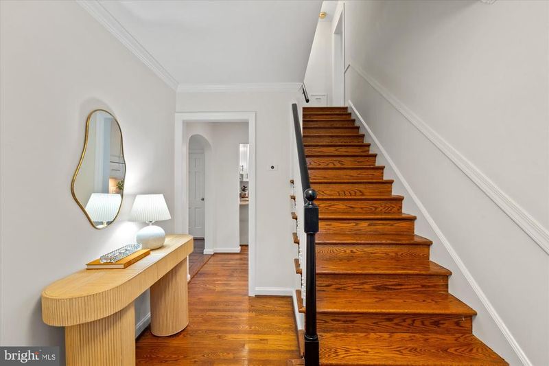 3613 Oval Dr, Alexandria, VA 22305