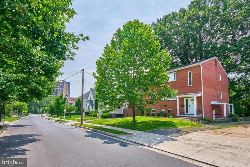 618 19th St S, Arlington, VA 22202