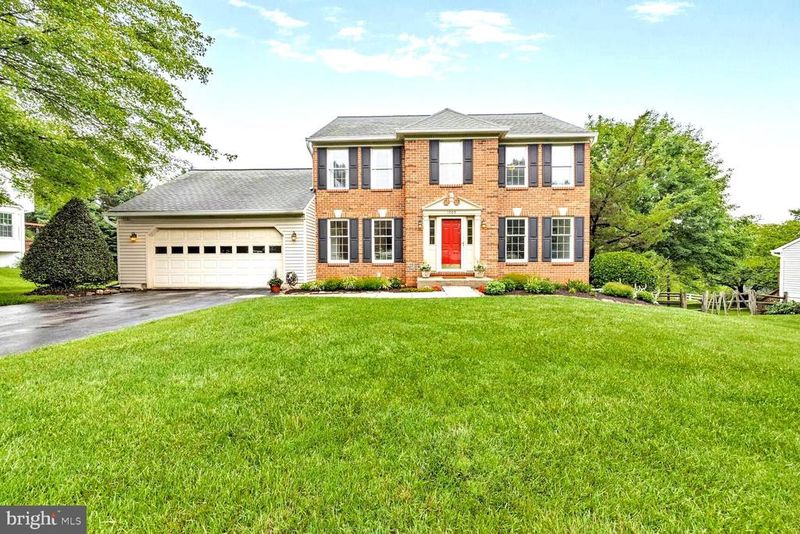 1003 Meadowgreen Dr, Mount Airy, MD 21771