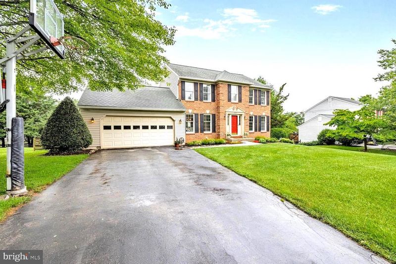1003 Meadowgreen Dr, Mount Airy, MD 21771