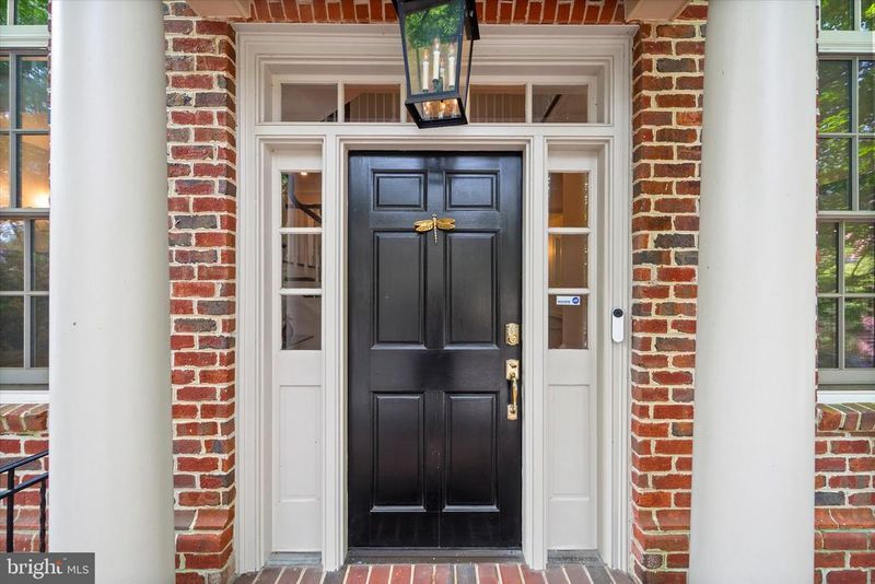 2011 Mayfair Mclean Ct, Falls Church, VA 22043