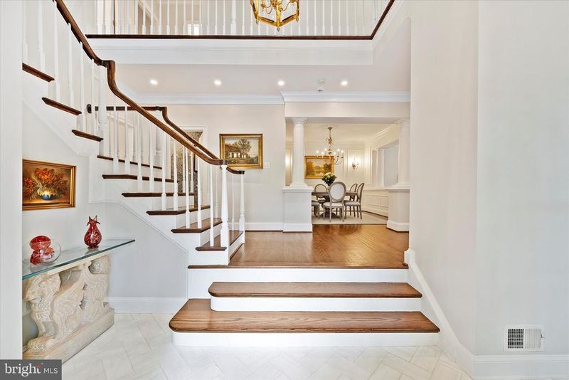 2011 Mayfair Mclean Ct, Falls Church, VA 22043