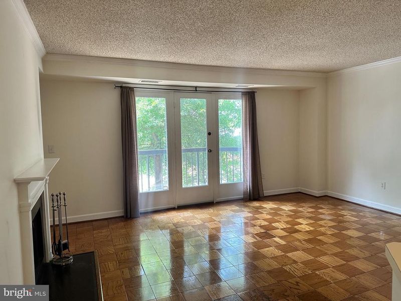 801 S Pitt St #325, Alexandria, VA 22314