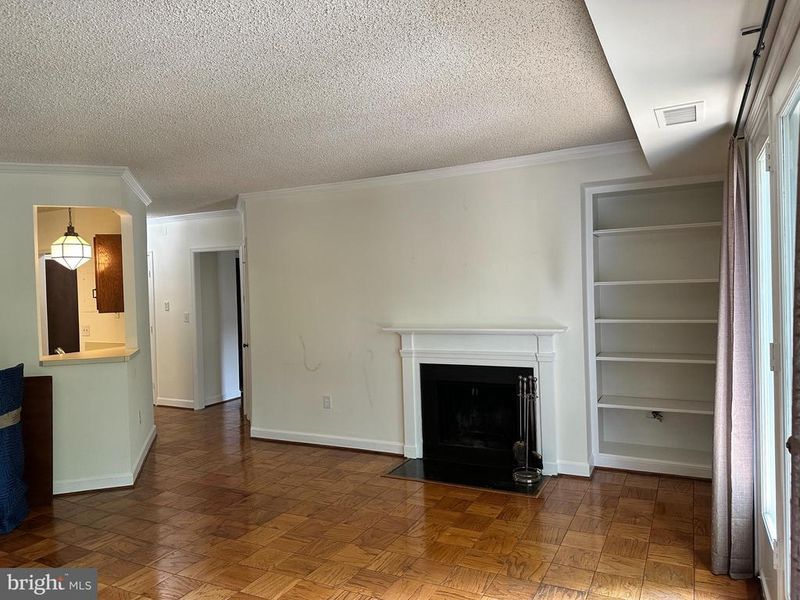801 S Pitt St #325, Alexandria, VA 22314