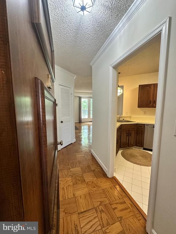 801 S Pitt St #325, Alexandria, VA 22314