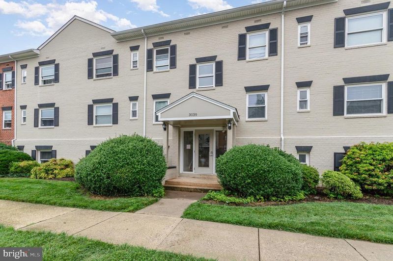 3039 Patrick Henry Dr #102, Falls Church, VA 22044