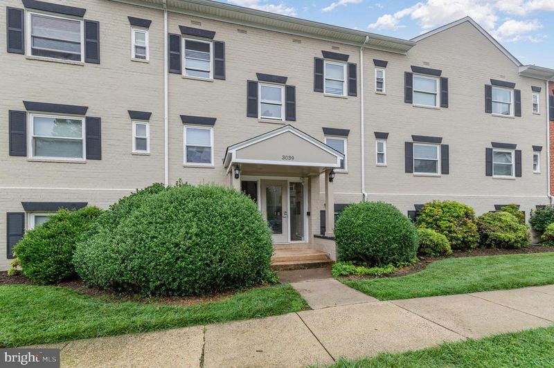 3039 Patrick Henry Dr #102, Falls Church, VA 22044
