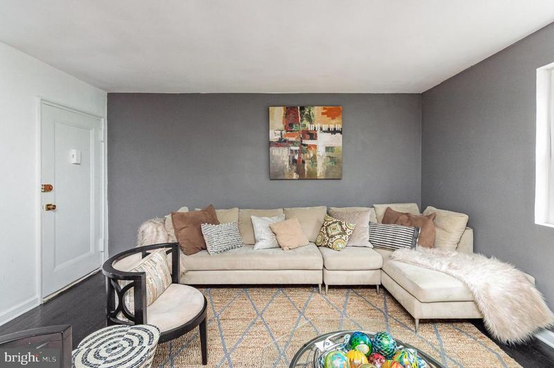 3039 Patrick Henry Dr #102, Falls Church, VA 22044