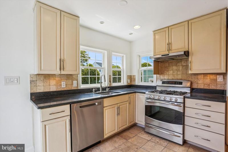 19916 Westerly Ave, Poolesville, MD 20837