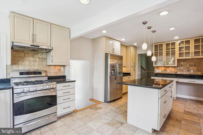 19916 Westerly Ave, Poolesville, MD 20837