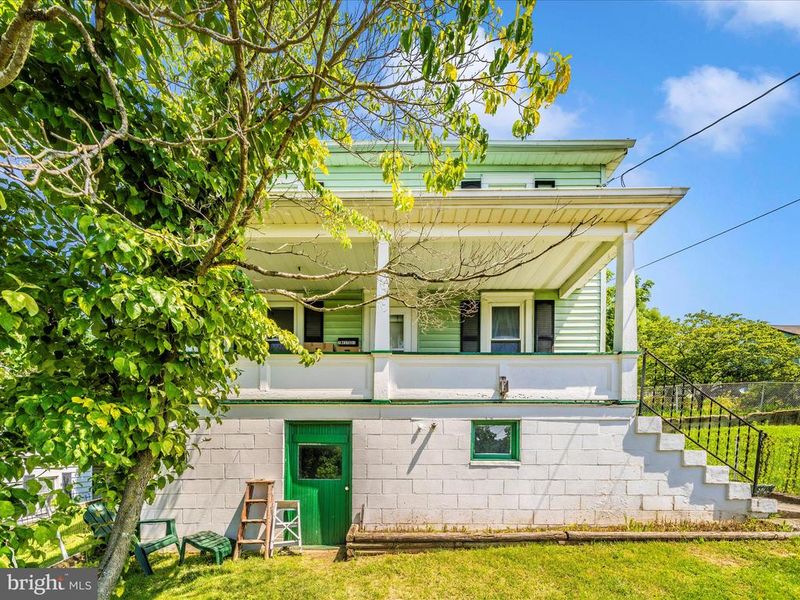 7 W B St, Brunswick, MD 21716