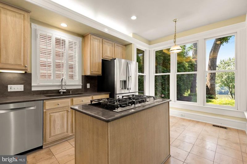 4621 Laverock Pl NW, Washington, DC 20007