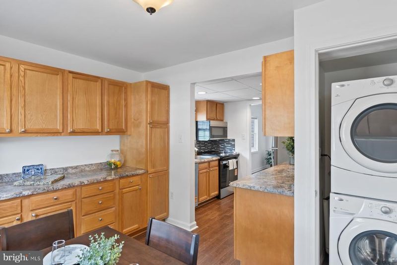 8532 Neptune Dr, Pasadena, MD 21122