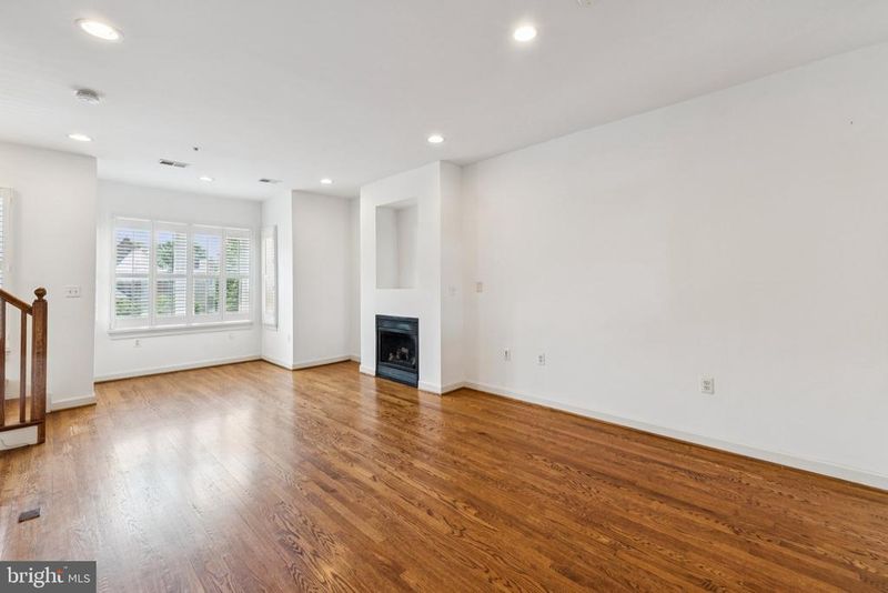 524 15th St SE #UPPER, Washington, DC 20003