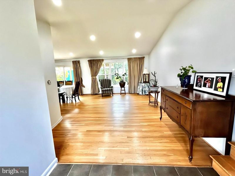 10202 Mcgovern Dr, Silver Spring, MD 20903