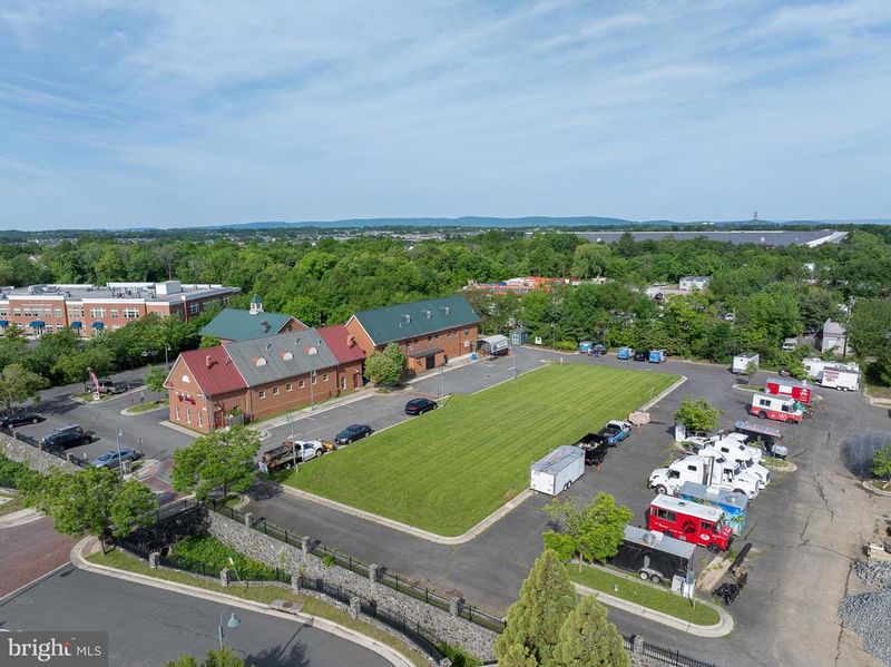 43140 Town Hall Pz, Chantilly, VA 20152