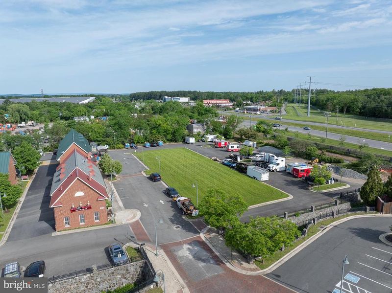 43140 Town Hall Pz, Chantilly, VA 20152