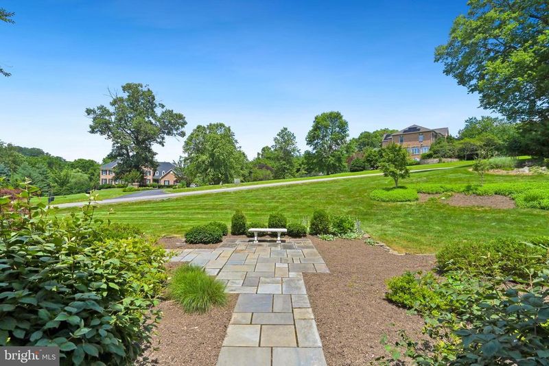 40623 Canongate Dr, Leesburg, VA 20175