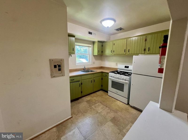 120 Washington St NE #7, Leesburg, VA 20176