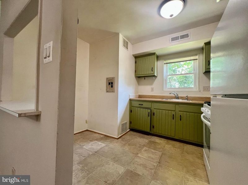 120 Washington St NE #7, Leesburg, VA 20176