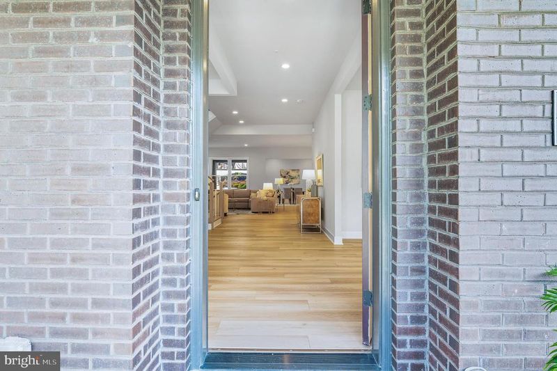 6908 Greyswood Rd, Bethesda, MD 20817