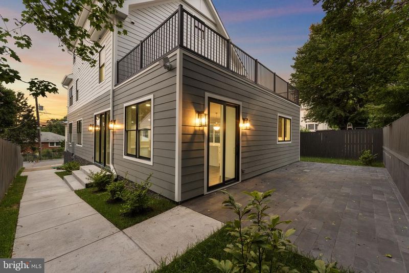 1610 12th St S, Arlington, VA 22204