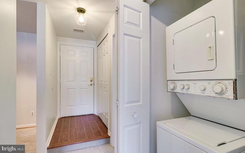 244 S Reynolds St #303, Alexandria, VA 22304