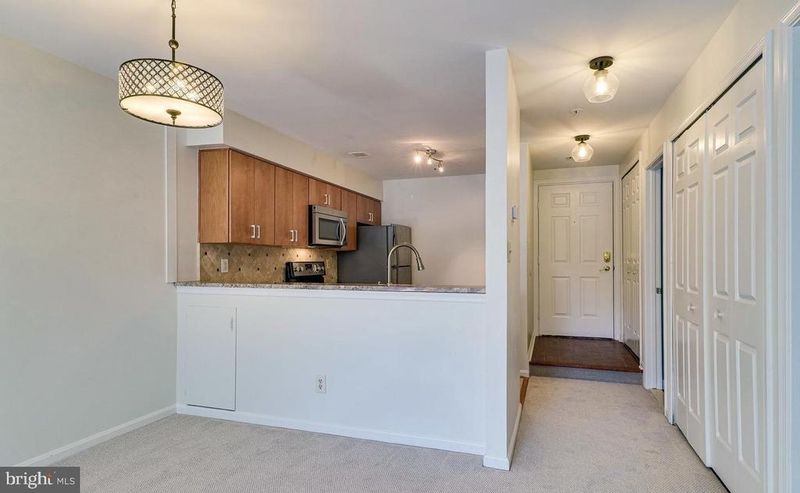 244 S Reynolds St #303, Alexandria, VA 22304