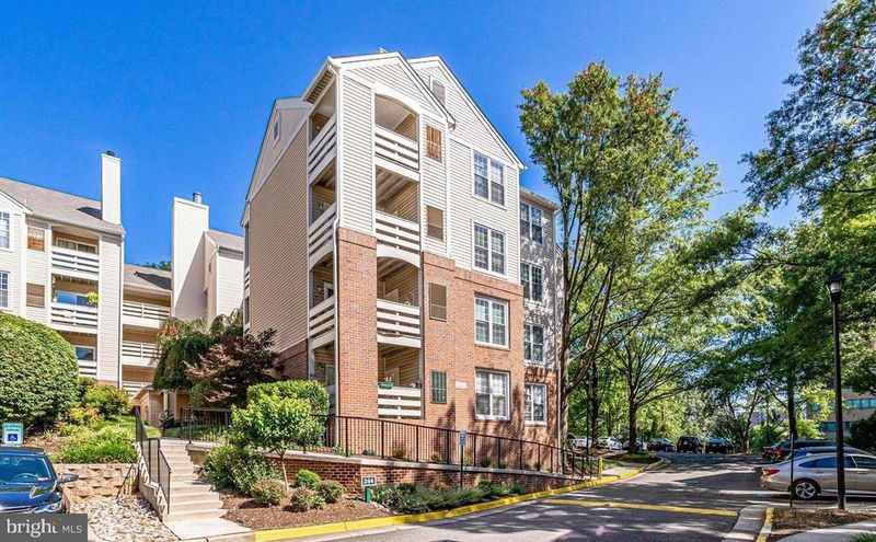 244 S Reynolds St #303, Alexandria, VA 22304