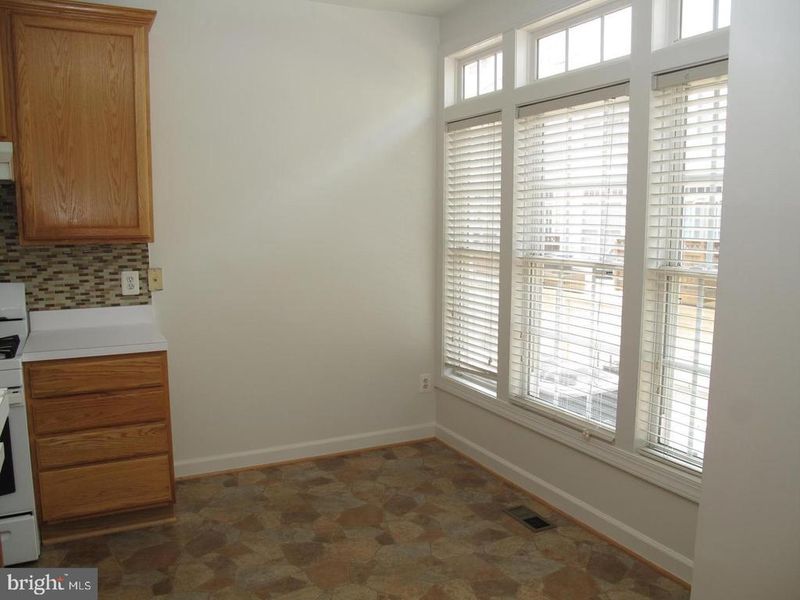 8176 Skelton Cir, Falls Church, VA 22042