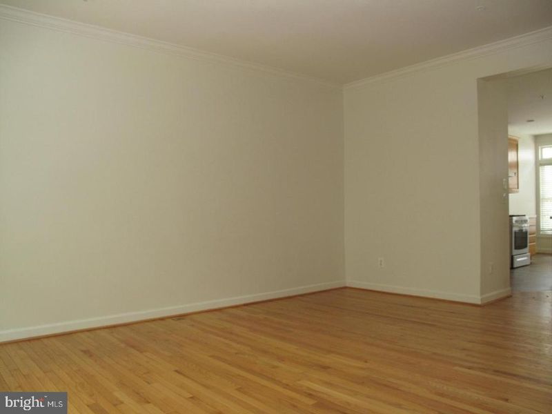 8176 Skelton Cir, Falls Church, VA 22042