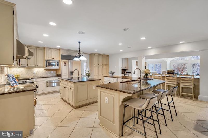 12212 Drews Ct, Potomac, MD 20854